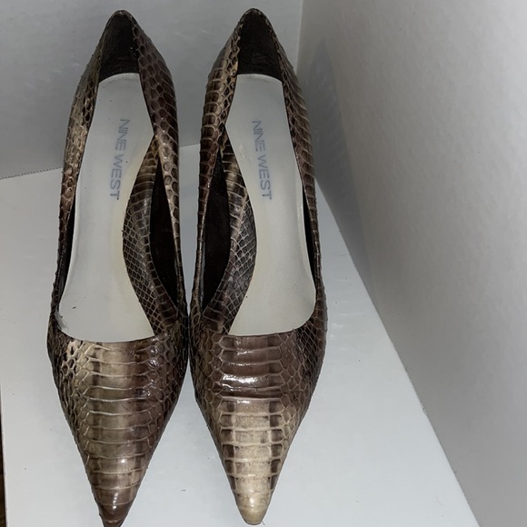 Nine West low heals snakeskin /// size 8